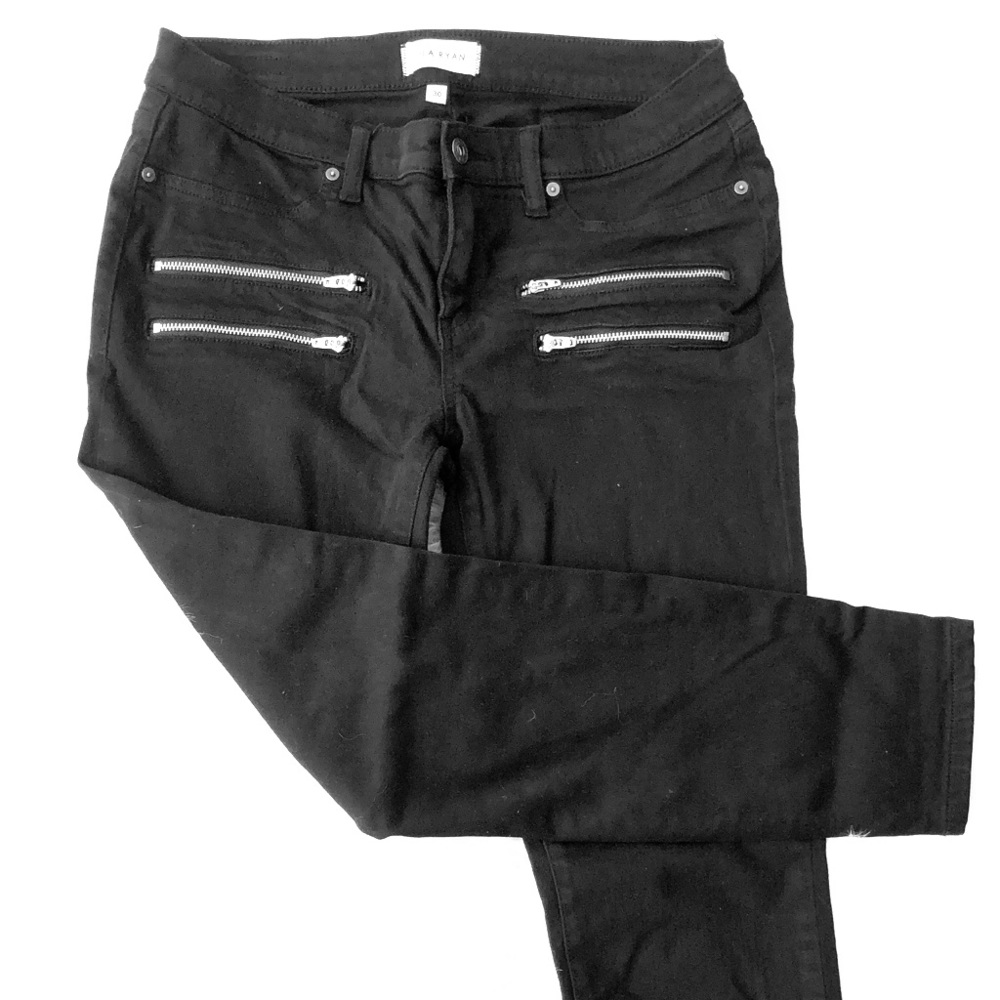 Lila&Ryan size 30 stretch ankle black denim pants